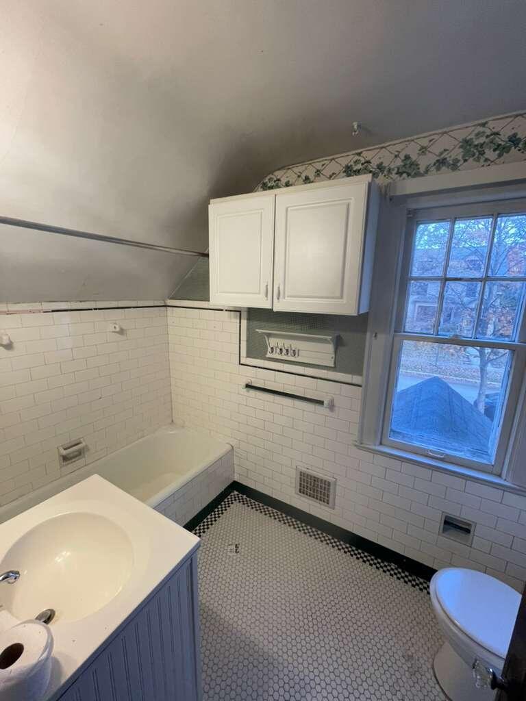 16 Devonshire Road Pleasant Ridge, MI 48069 - Photo 10 of 10 WhatsApp Image 2025-11-29 at 11.56.48_40