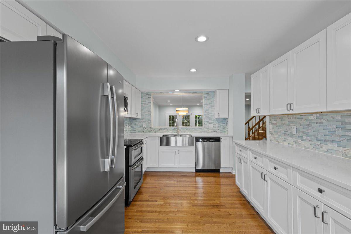 3799 Inverness Road Fairfax, VA 22033 - Photo 14 of 44 New kitchen 2022, cabinets, sink and SS appliances
