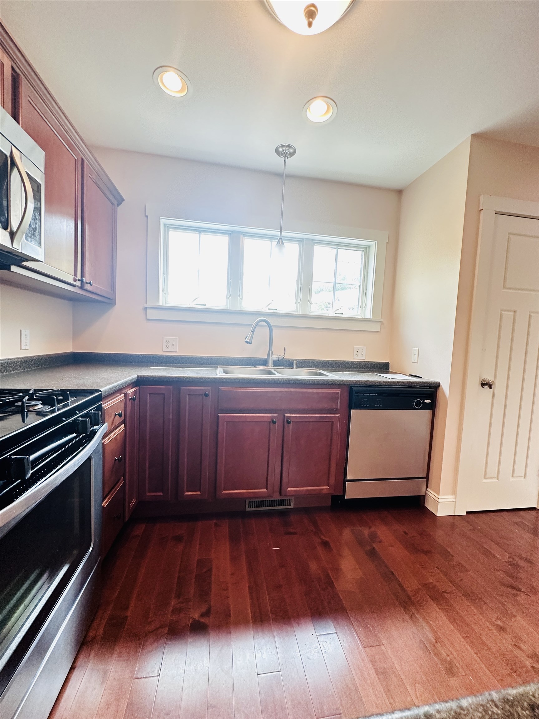 337 Mt Support Road, Unit 204 Lebanon, NH 03766 - Photo 4 of 33