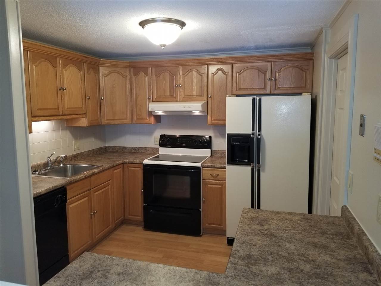 12 R English Village Road Manchester, NH 03102 - Photo 6 of 12 Gallery Image 6