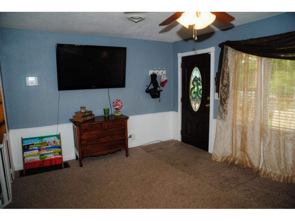 728 Walnut Grove Road Bluff City, TN 37618 - Photo 4 of 26 Photo 4