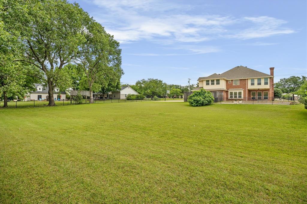 506 Meadowview Road Heath, TX 75032 - Photo 28 of 32 a view of a building with garden