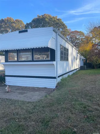 $189,000 | 1661-308 Old Country Road, Unit 308, Riverhead, NY 11901