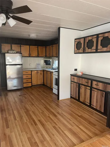 $189,000 | 1661-308 Old Country Road, Unit 308, Riverhead, NY 11901