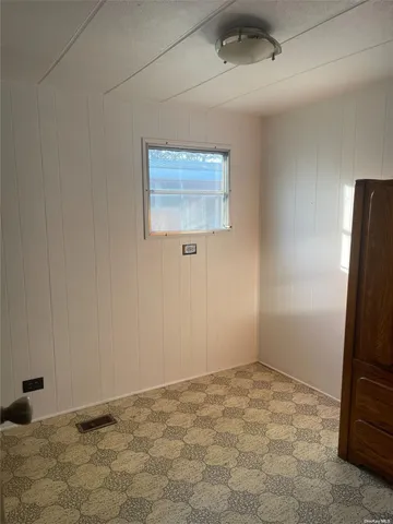 $189,000 | 1661-308 Old Country Road, Unit 308, Riverhead, NY 11901