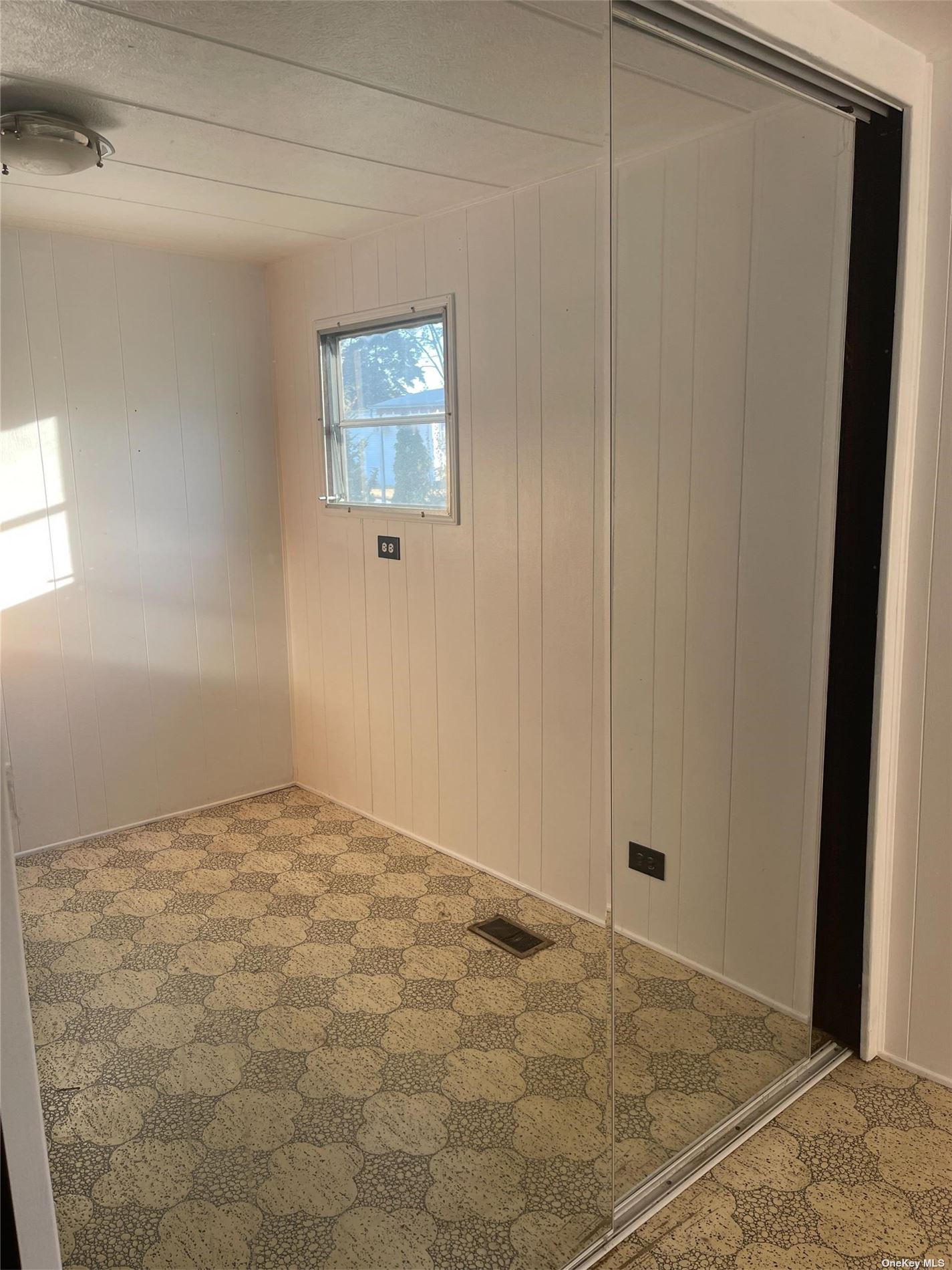 1661-308 Old Country Road, Unit 308 Riverhead, NY 11901 - Photo 10 of 19