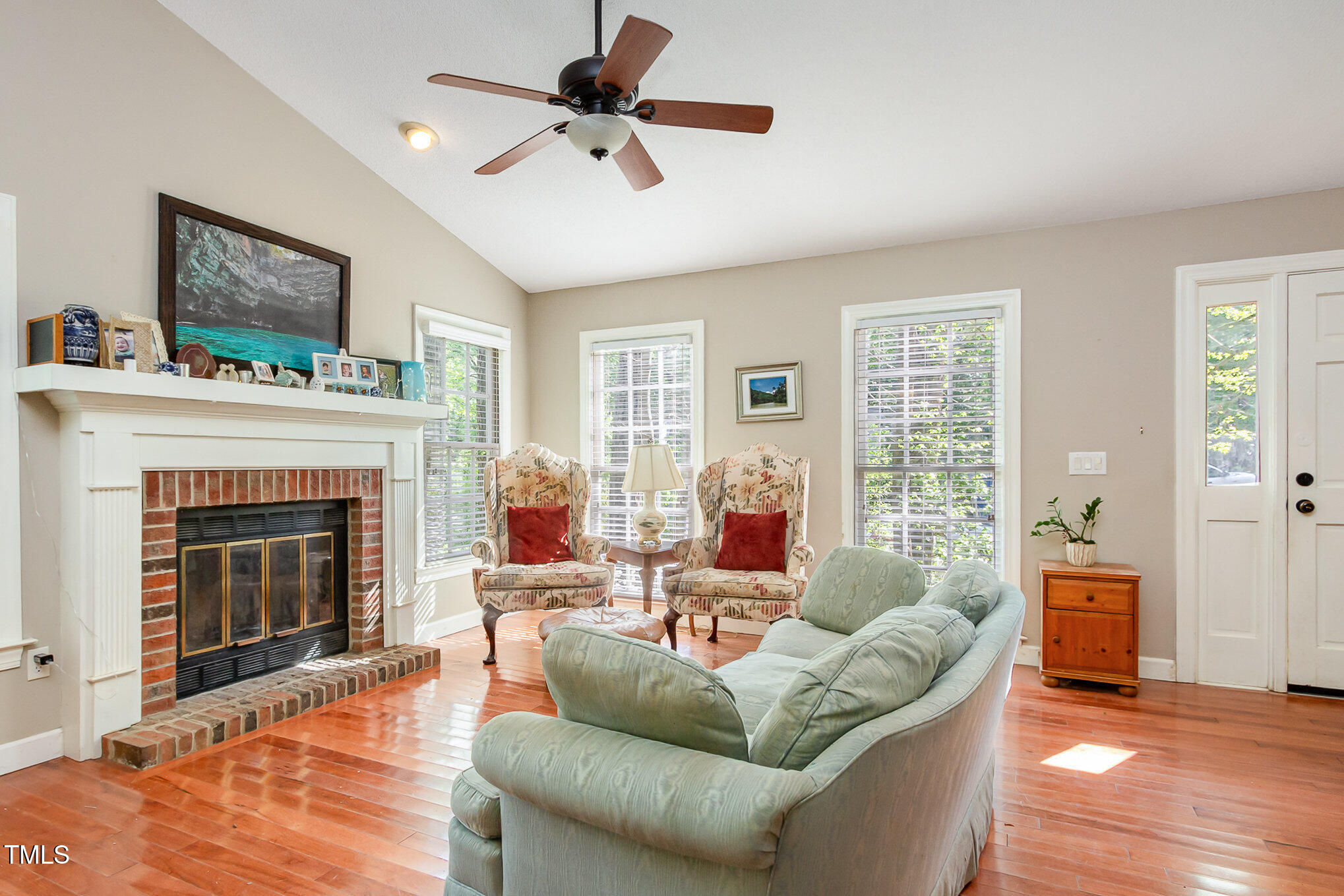 13 Thorne Ridge Drive Durham, NC 27713 - Photo 2 of 20 Living Room