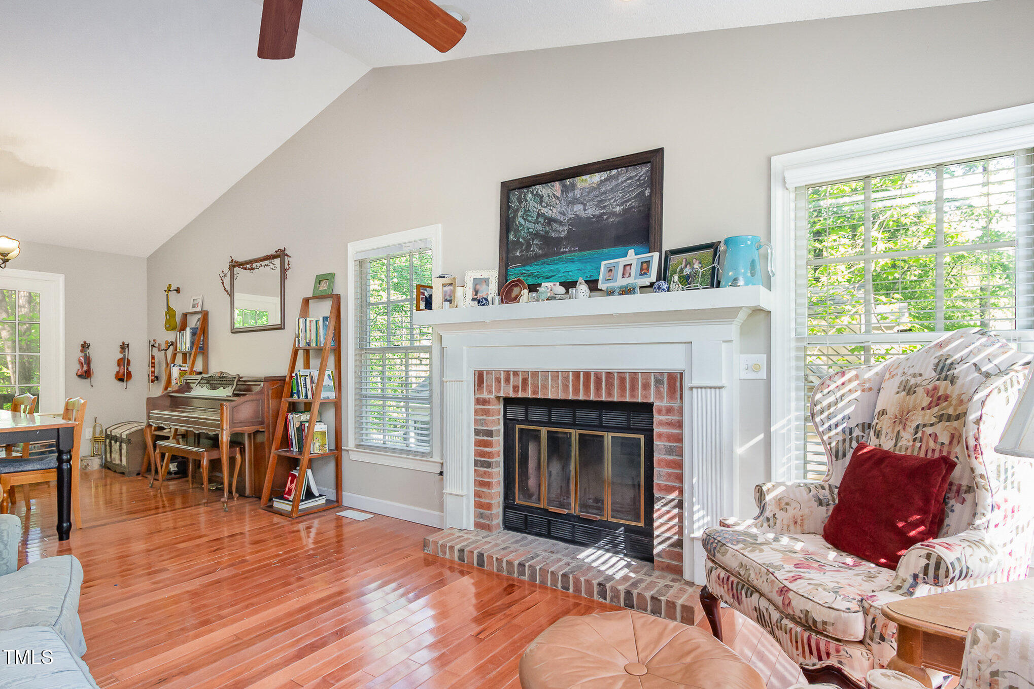13 Thorne Ridge Drive Durham, NC 27713 - Photo 3 of 20 Living Room