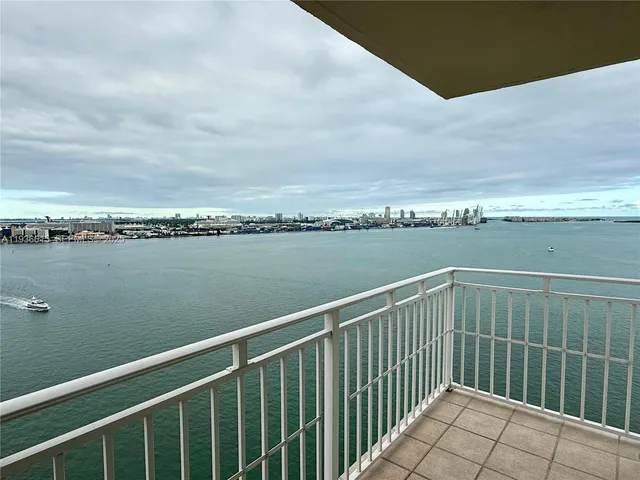 $4,500 | 770 Claughton Island Drive, Unit PH15, Miami, FL 33131