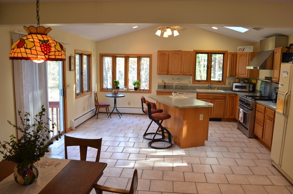 19 Pequot Road Southampton, MA 01073 - Photo 4 of 18