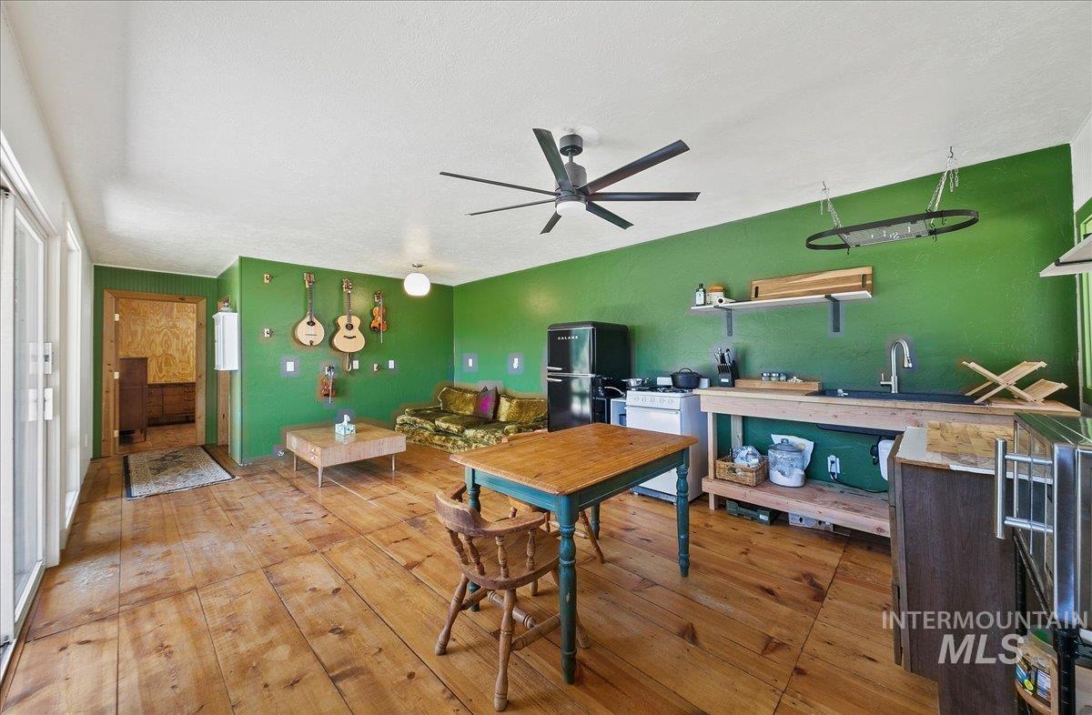 221 Tollgate Road Boise, ID 83716 - Photo 4 of 33