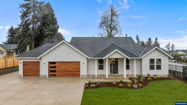 $750,000 | 315 Northeast Clay Street, Sublimity, OR 97385