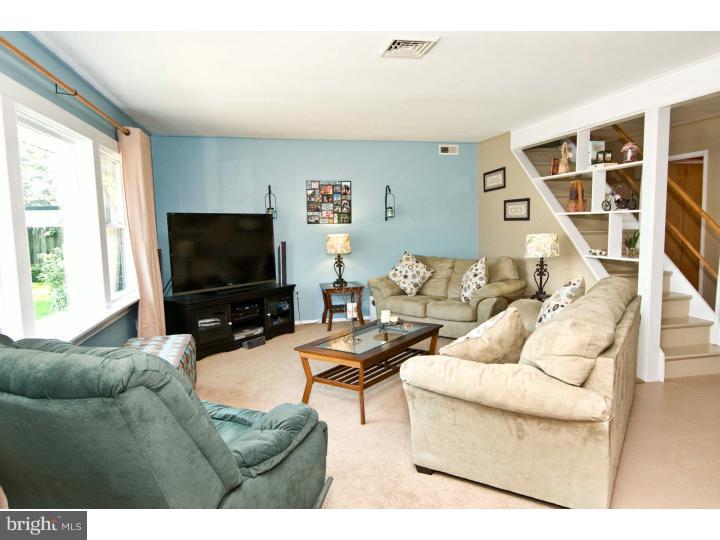 61 Spinythorn Road Levittown, PA 19056 - Photo 12 of 25 Living Room