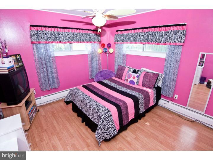 61 Spinythorn Road Levittown, PA 19056 - Photo 16 of 25 Bedroom 3