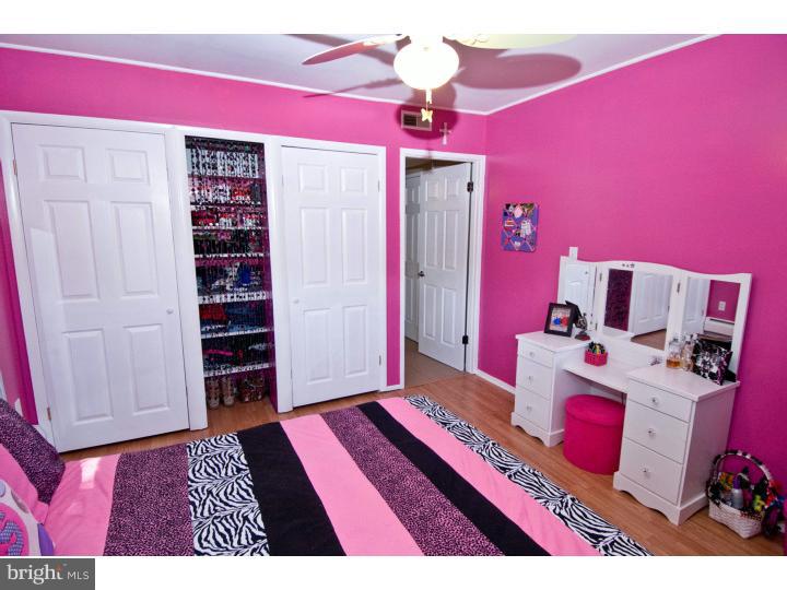 61 Spinythorn Road Levittown, PA 19056 - Photo 17 of 25 Bedroom 3