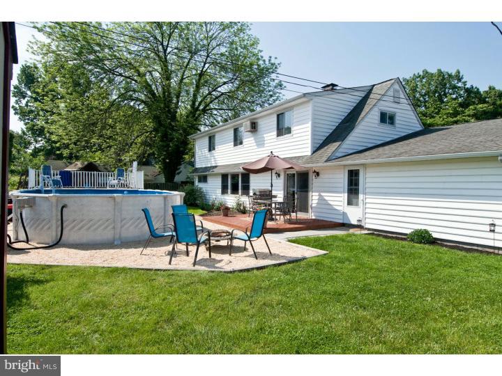 61 Spinythorn Road Levittown, PA 19056 - Photo 3 of 25 Exterior Back