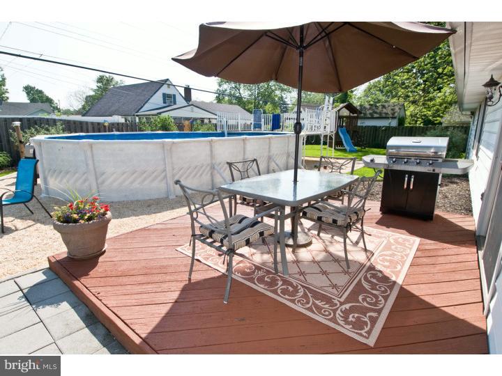 61 Spinythorn Road Levittown, PA 19056 - Photo 4 of 25 Exterior Back