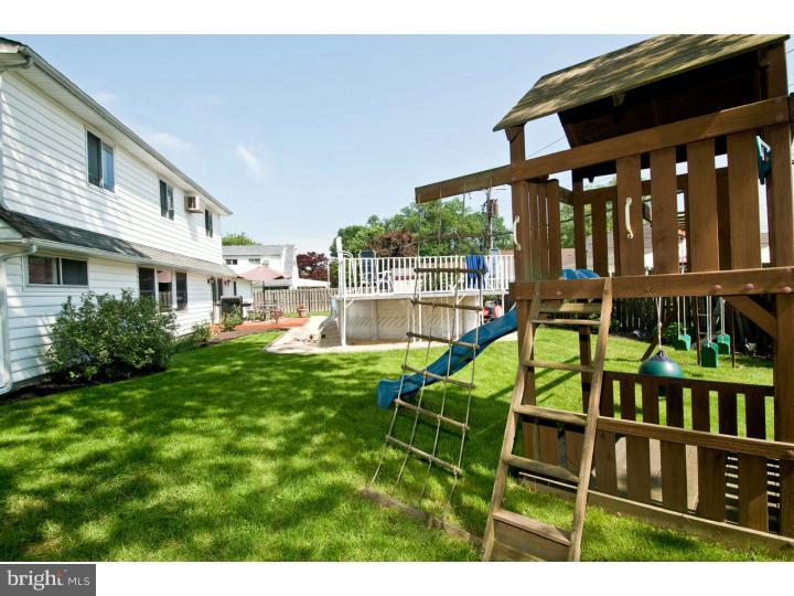 61 Spinythorn Road Levittown, PA 19056 - Photo 5 of 25 Exterior Back