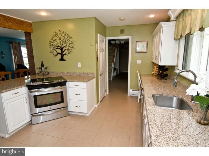 61 Spinythorn Road Levittown, PA 19056 - Photo 8 of 25 Kitchen