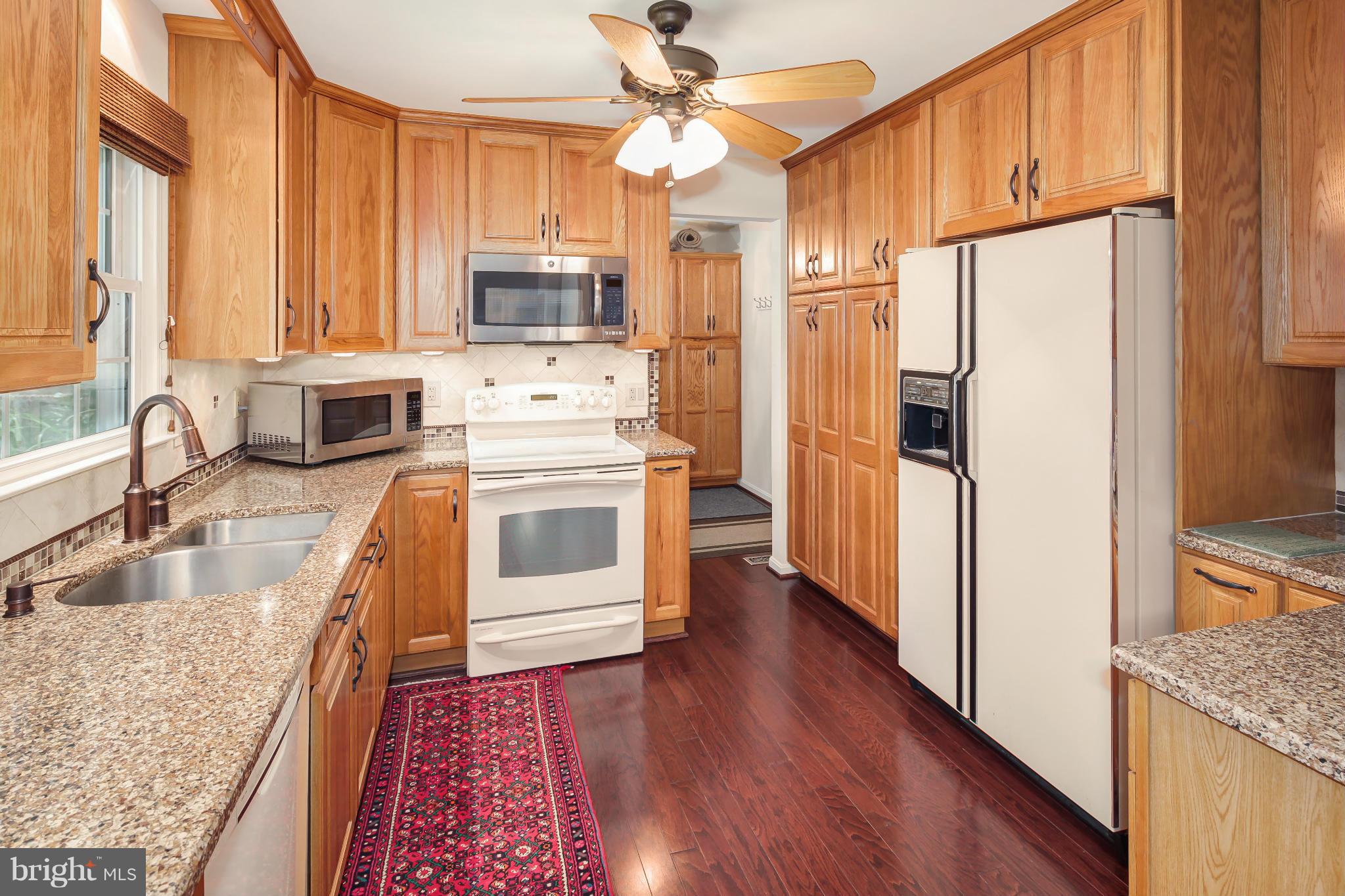 8008 Viola Street Springfield, VA 22152 - Photo 10 of 30 Kitchen