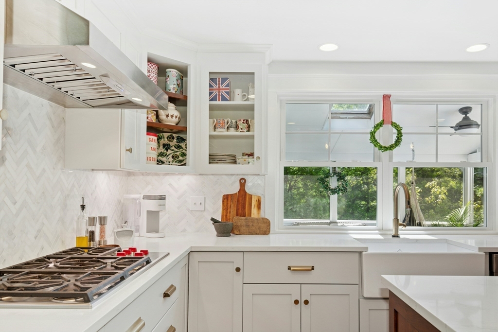 2 Heights Road Franklin, MA 02038 - Photo 9 of 41 Gallery Image 9