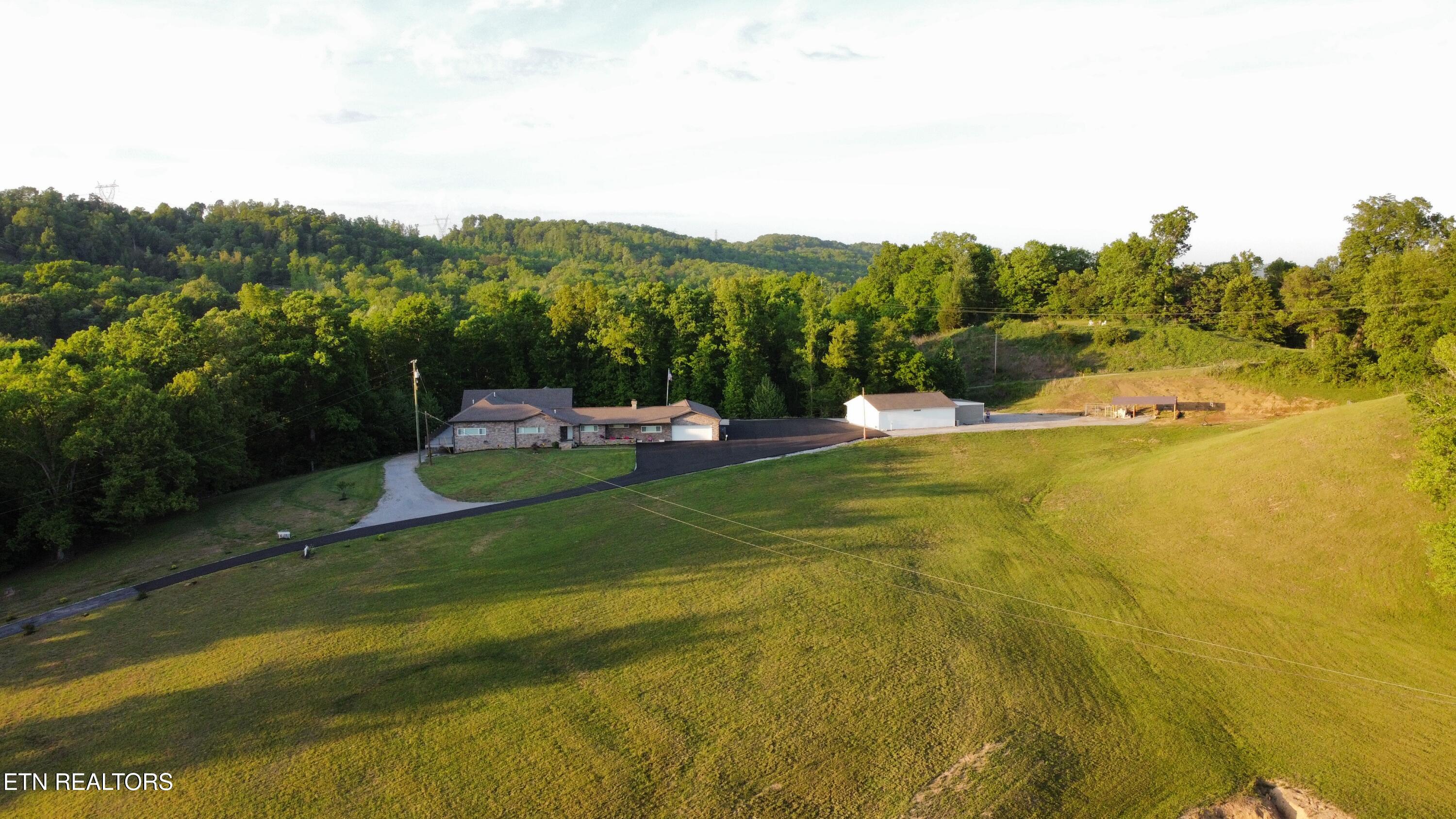 115 Jones Lane Clinton, TN 37716 - Photo 18 of 60 18