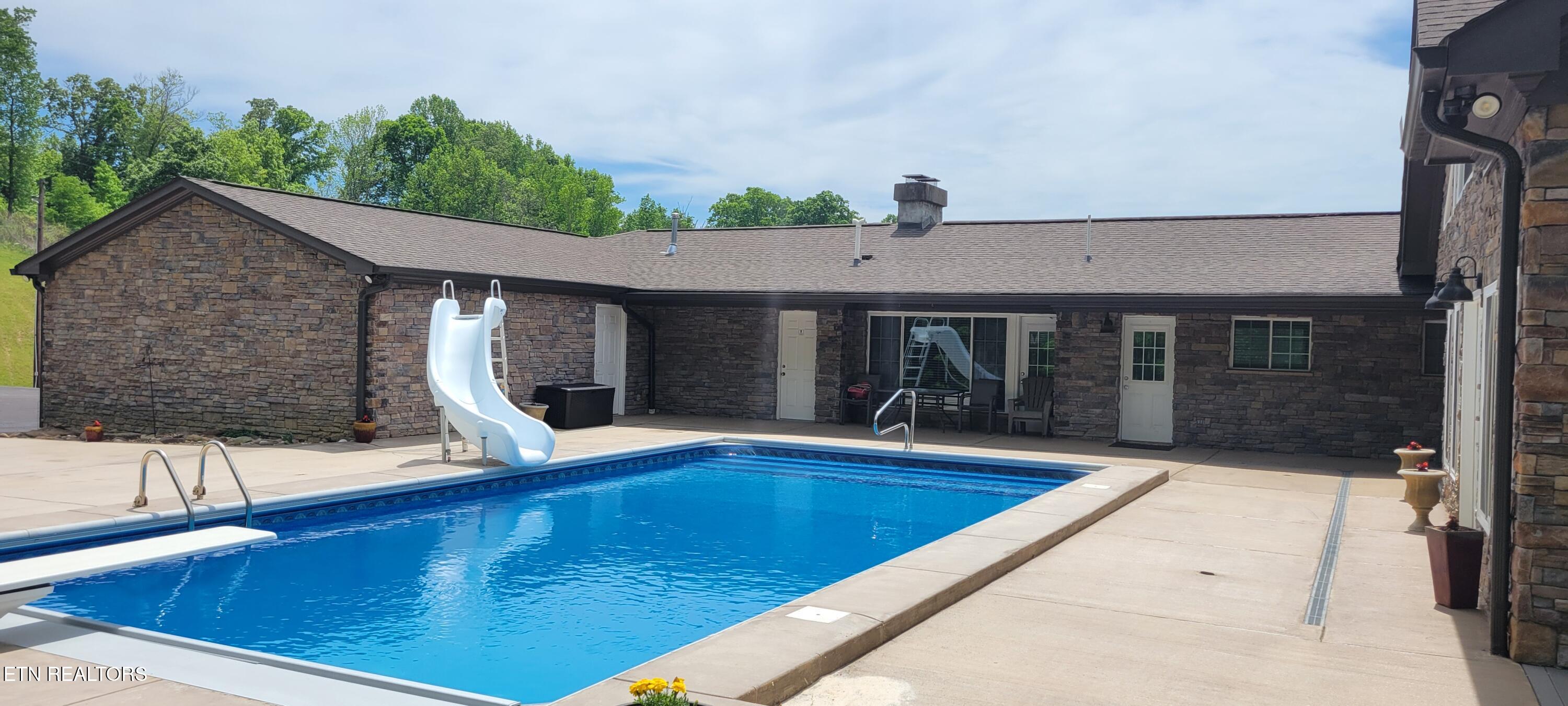 115 Jones Lane Clinton, TN 37716 - Photo 2 of 60 2