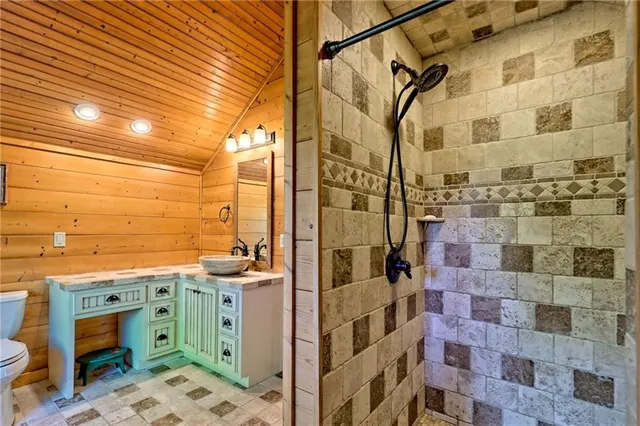 a view of a livingroom with furniture and windows