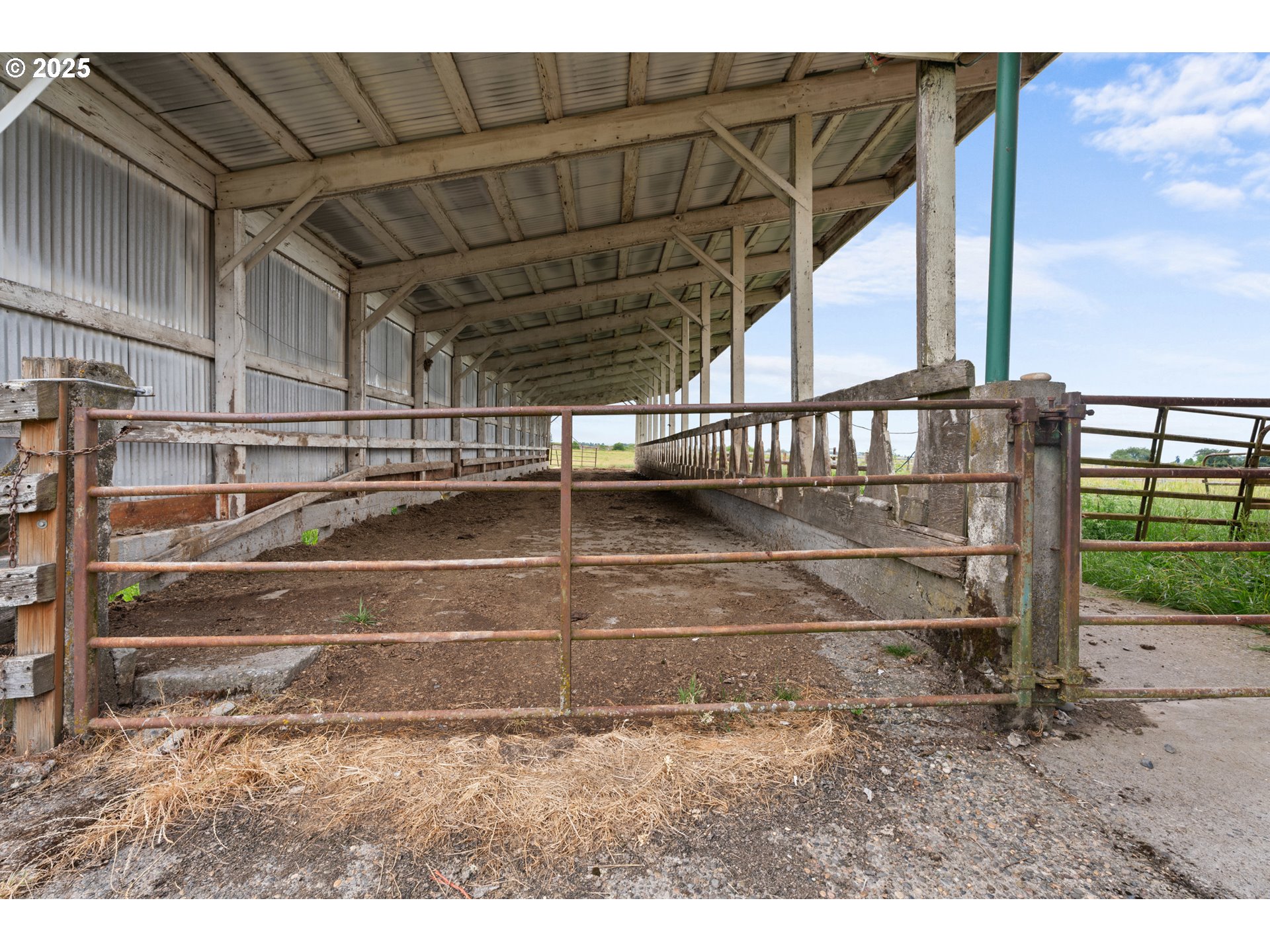 53767 East Honeyman Road Scappoose, OR 97056 - Photo 36 of 46 a view of entryway