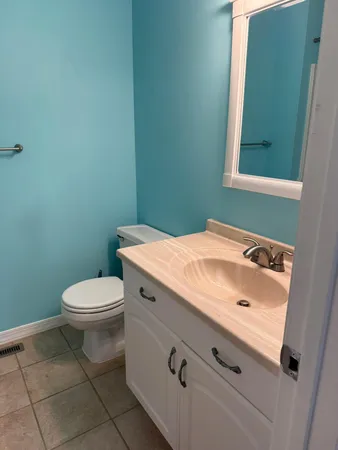 $185,000 | 4326 Buckingham Court, Unit 1705, Vadnais Heights, MN 55127