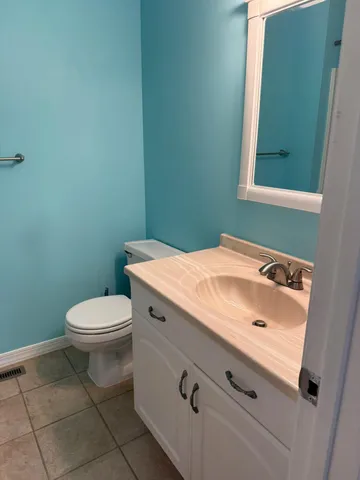 $185,000 | 4326 Buckingham Court, Unit 1705, Vadnais Heights, MN 55127