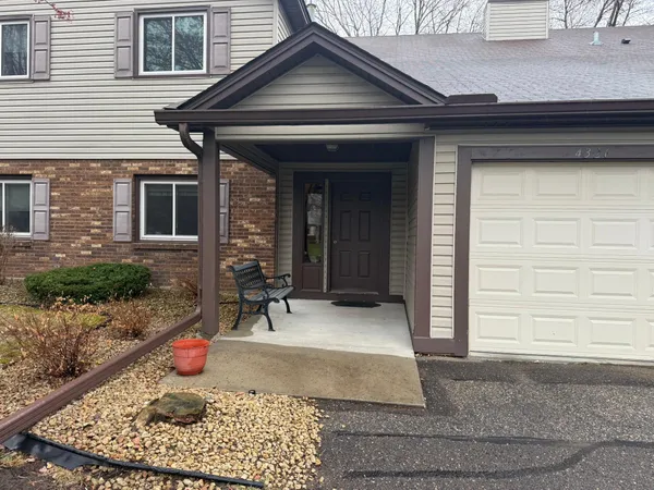 $185,000 | 4326 Buckingham Court, Unit 1705, Vadnais Heights, MN 55127