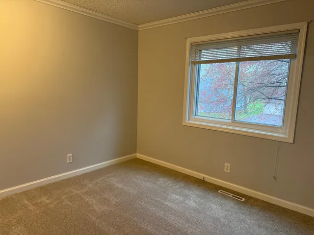 $185,000 | 4326 Buckingham Court, Unit 1705, Vadnais Heights, MN 55127