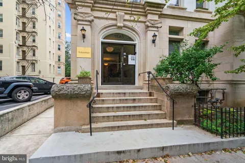 a view of a building with car parked