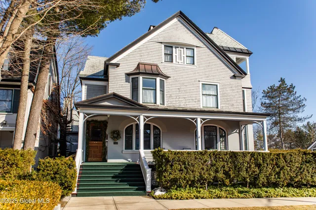 $1,945 | 588 North Broadway, Unit 2, Saratoga Springs, NY 12866