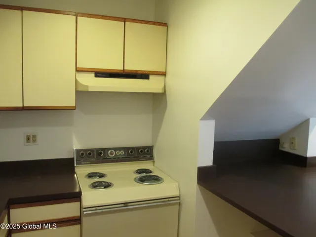 $1,945 | 588 North Broadway, Unit 2, Saratoga Springs, NY 12866