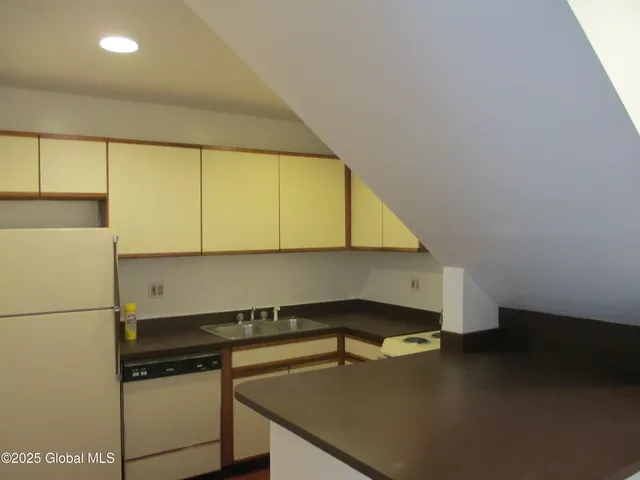 $1,945 | 588 North Broadway, Unit 2, Saratoga Springs, NY 12866