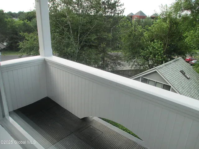 $1,945 | 588 North Broadway, Unit 2, Saratoga Springs, NY 12866