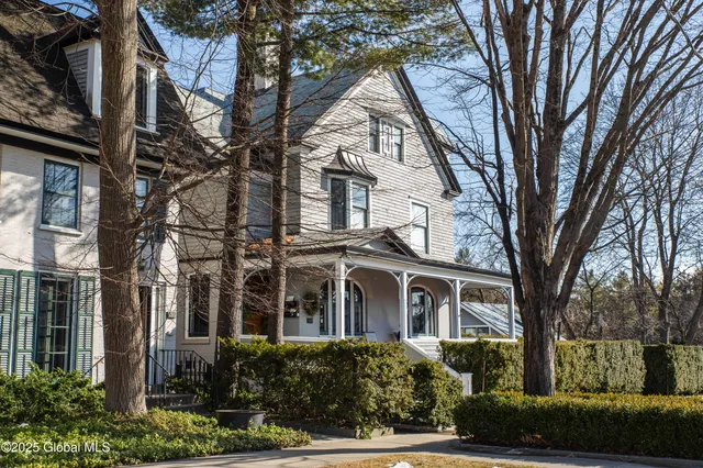 $1,945 | 588 North Broadway, Unit 2, Saratoga Springs, NY 12866