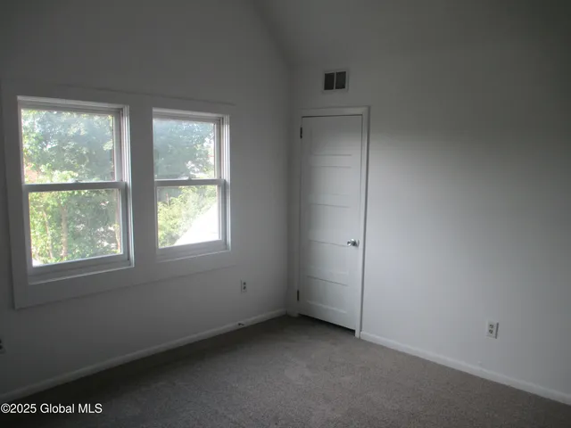 $1,945 | 588 North Broadway, Unit 2, Saratoga Springs, NY 12866