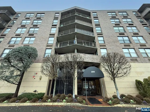 $2,500 | 200 Division Street, Unit 4J, Cliffside Park, NJ 07010