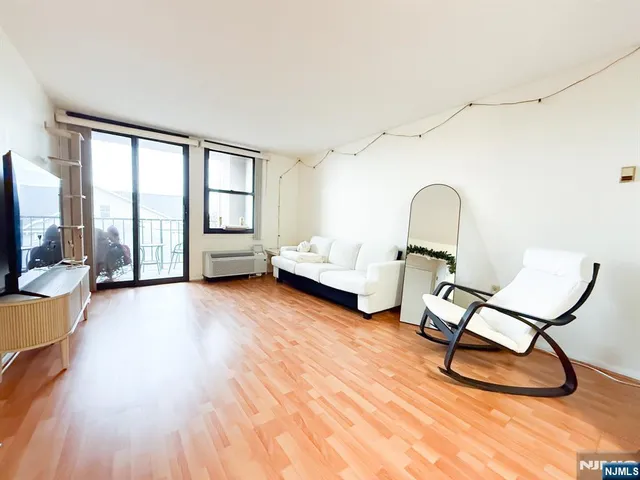 $2,500 | 200 Division Street, Unit 4J, Cliffside Park, NJ 07010