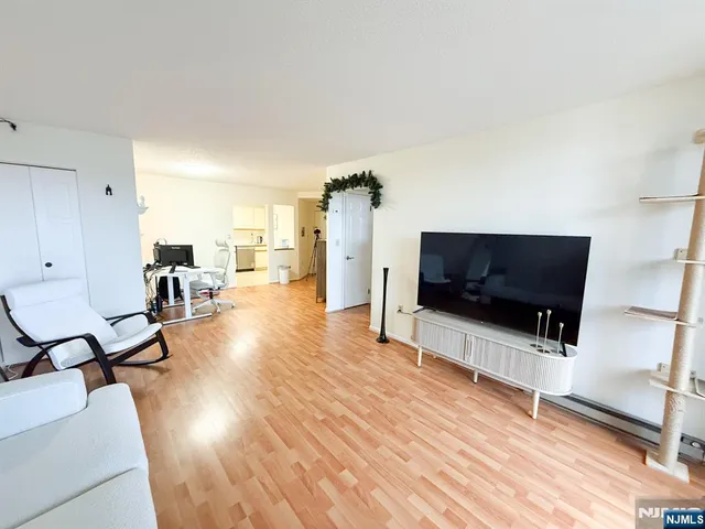 $2,500 | 200 Division Street, Unit 4J, Cliffside Park, NJ 07010