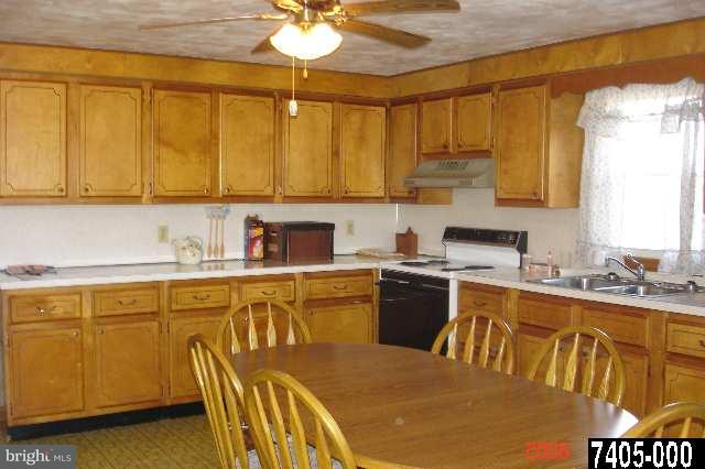25 Locust Street Spring Grove, PA 17362 - Photo 3 of 8