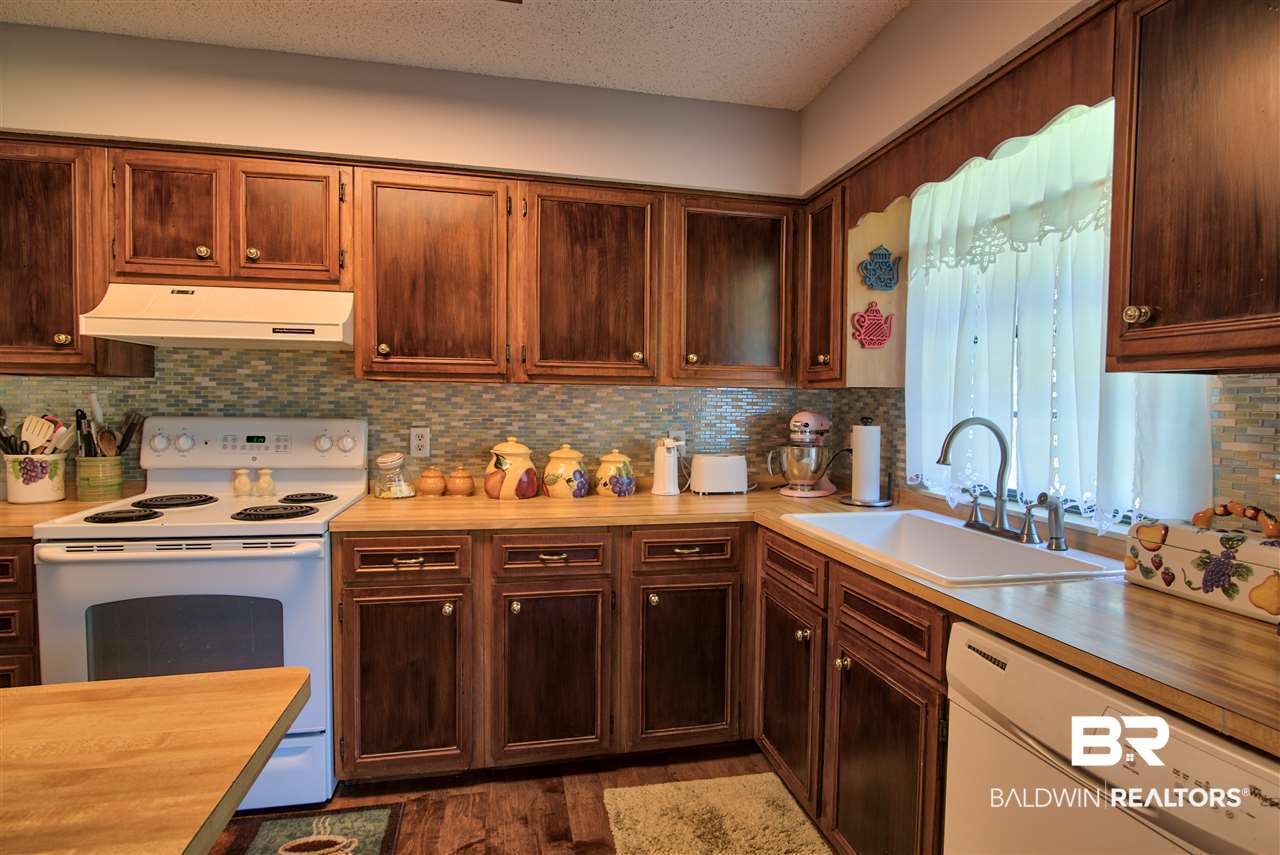 7450 Oak Drive Foley, AL 36535 - Photo 11 of 31 Kitchen