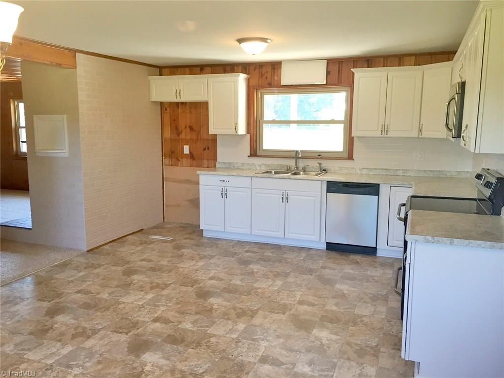 4327 Burch Bridge Road Burlington, NC 27217 - Photo 3 of 17 Kitchen