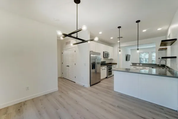 $2,325 | 5550 North 16th Street, Unit 152, Phoenix, AZ 85016