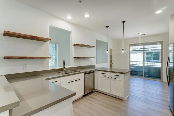 $2,325 | 5550 North 16th Street, Unit 152, Phoenix, AZ 85016