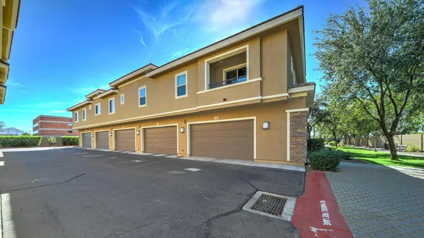 $2,325 | 5550 North 16th Street, Unit 152, Phoenix, AZ 85016