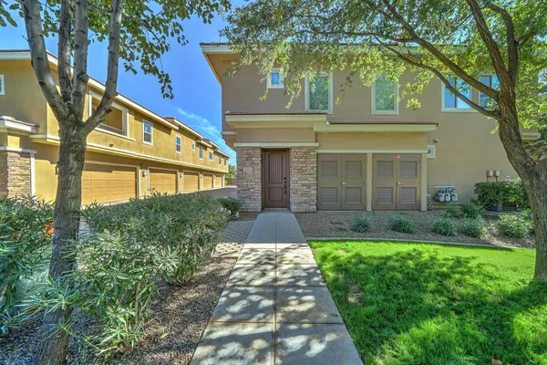 $2,325 | 5550 North 16th Street, Unit 152, Phoenix, AZ 85016